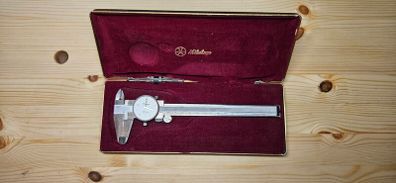 Mitutoyo 505-633 metric dial caliper