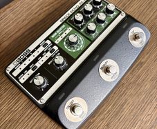 BOSS RE-202 Roland Space Echo delay reverb - as new in box