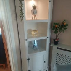 Corner Cabinet - Beautiful Condition - Solid Wood!