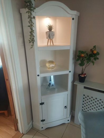 Corner Cabinet - Beautiful Condition - Solid Wood!