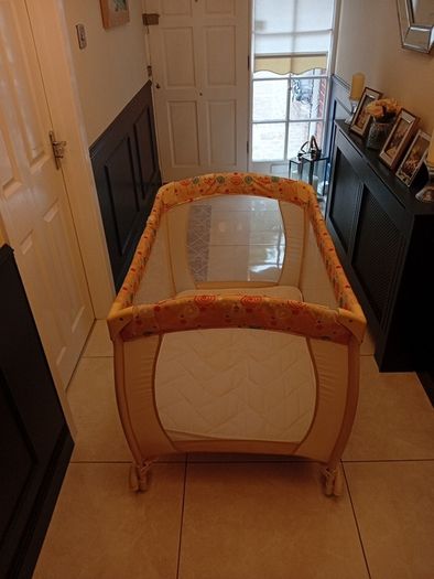 travel cot