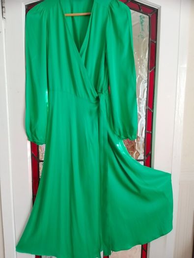 Ladies Dresses 8/10