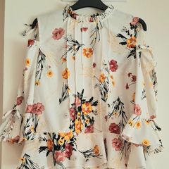 Floral top, Cut-out Shoulder