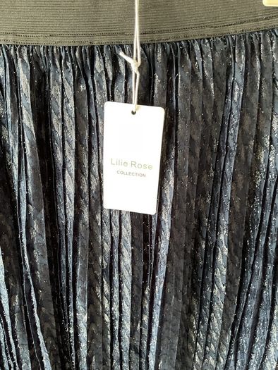 skirt Bnwt navy party wear skirt size medium large lilie rose brand