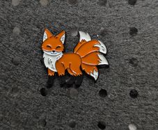 Kitsune enamel pin