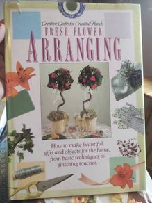 Fresh Flower Arranging (Creative Crafts for Creative Hands  Hardcover