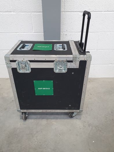Flight case on wheels  with  Retractable handle