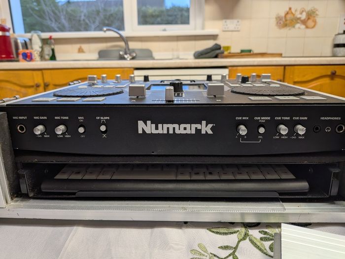 Numark iDJ2 Mixing Console & Hard Flight Case