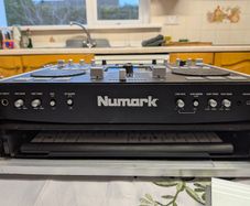 Numark iDJ2 Mixing Console & Hard Flight Case