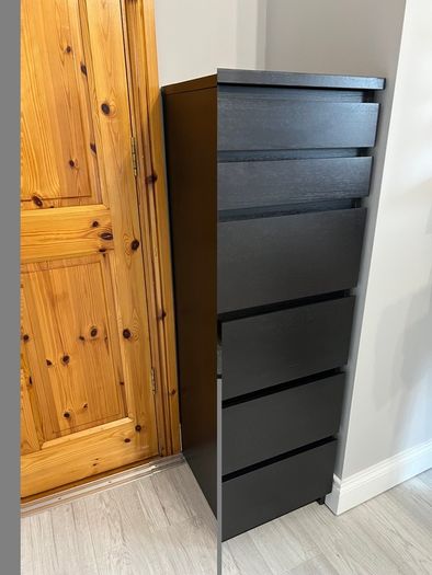 Chest of drawers with mirror