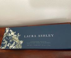 Laura Ashley eyeshadow palette - New