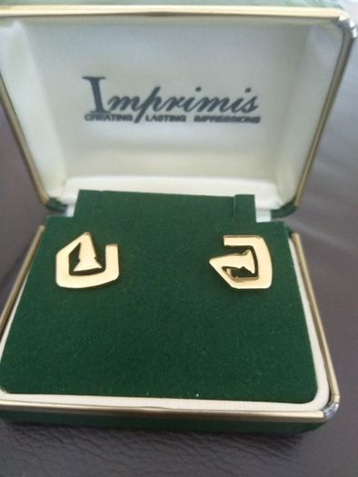 men's cuff links in box. very dressy .