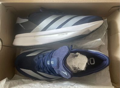 Men's Adidas Runners Size 10