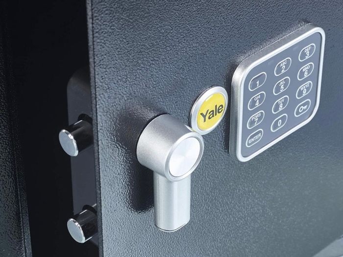 Large Alarmed Value Safe, 130db Built In Alarm, Steel Construction, Steel Locking Bolts, Emergency Overide Key, Wall And Floor Fixings, Black Finish, 40 Litre Capacity 39 x 35 x 36 cm (FREE POSTAGE)