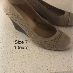 Size 7 wedge beige shoes.