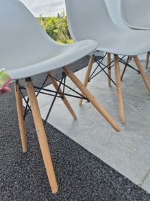 Cream dining room chairs x4