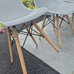 Cream dining room chairs x4