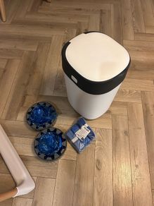 Tommee tippee nappy bin with 8 refills