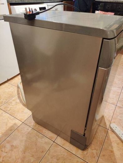 Hotpoint Ultima Super Silent Dishwasher