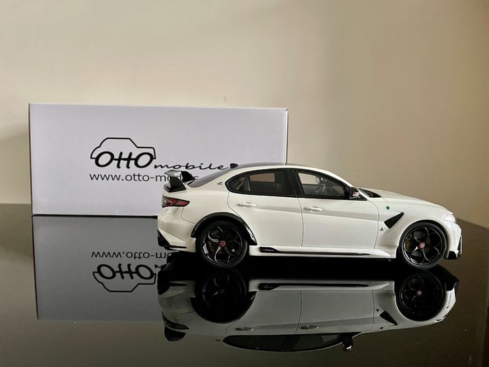 Alfa Romeo Giulia GTAm White - Otto Ottomobile 1/18