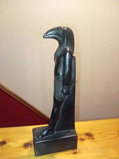 egyptian statue