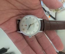 The image shows a vintage Alton men's wristwatch with mechanical hand winding.