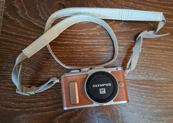 Olympus PEN E-PL 8 Camera body