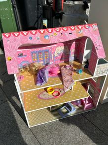 Dolls house free to go