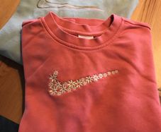 Nike crewneck sweatshirts  size medium 137cm-146cm