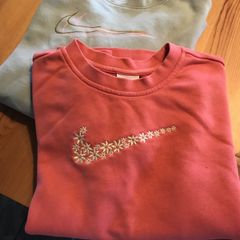 Nike crewneck sweatshirts  size medium 137cm-146cm