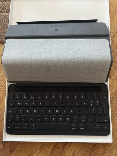 Apple iPad (7th generation) Smart Keyboard