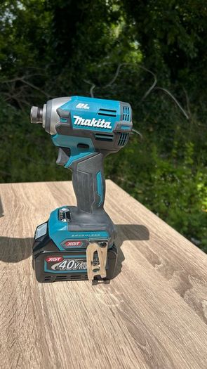 Like new!! Combi drill XGT and Impact driver XGT
