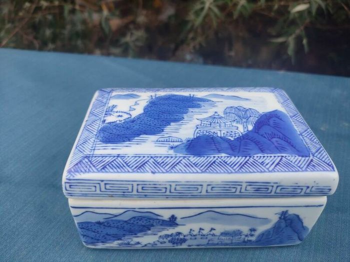 Vintage Chinese Porcelain Lidded Ink Box