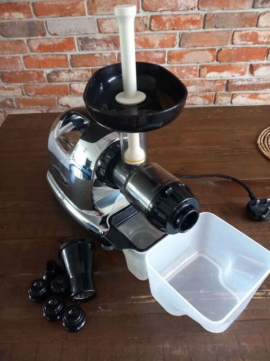 Omega 8006 Slow Juicer