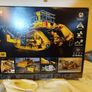 Lego Technic 42131 Cat D11 Bulldozer Image 2