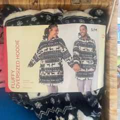 Oversized Hoodie - Wearable Blanket - NEW