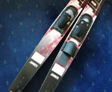 Waterskis