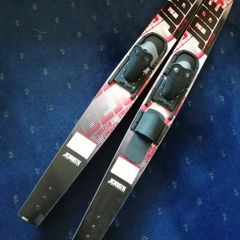 Waterskis