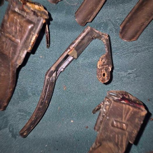 Rare Antique carpet clips x30 in metal copper tone
