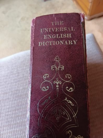 1961 Vintage The Universal English Dictionary. Heron Books.
