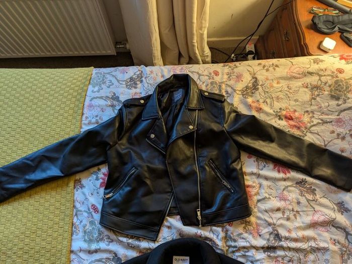 Ladies leather jacket worn only once, in perfect condition