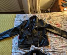 Ladies leather jacket worn only once, in perfect condition