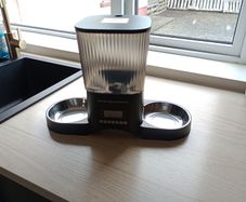 Cat Feeder