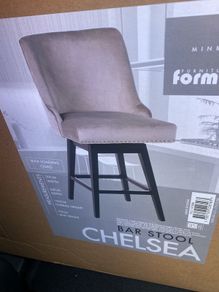 3 Chelsea bar stools