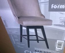 3 Chelsea bar stools