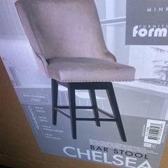 3 Chelsea bar stools