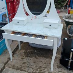 dressing table free to go