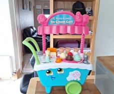 Leap Frog ice cream cart