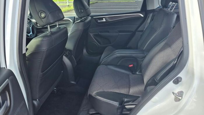 2016 Honda Jade 1.5, Hybrid (6 Seater)