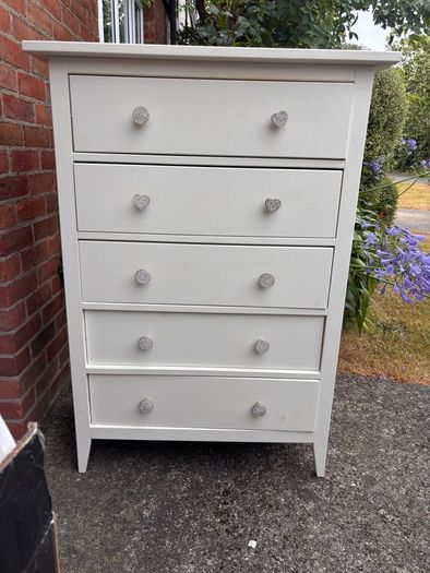 chest of drawers